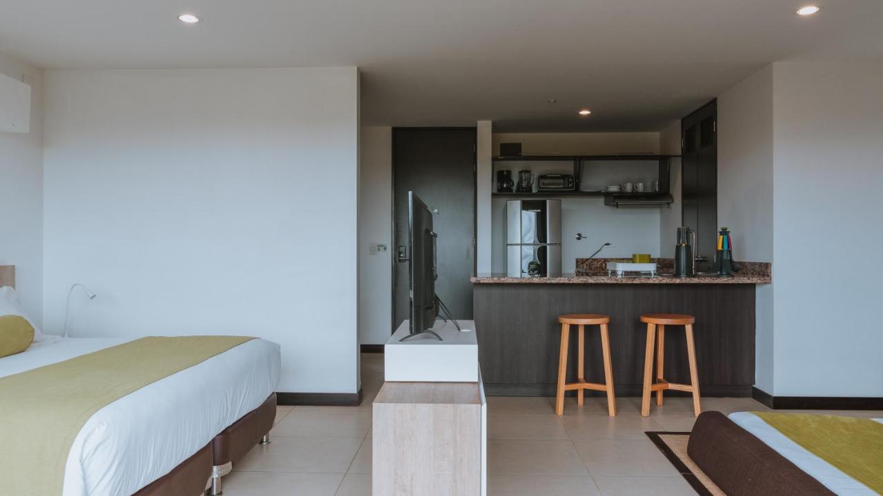 Travelers Rio Verde Living Suites Rionegro Ngoại thất bức ảnh