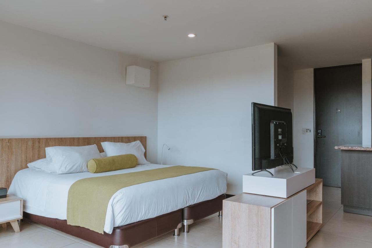 Travelers Rio Verde Living Suites Rionegro Ngoại thất bức ảnh