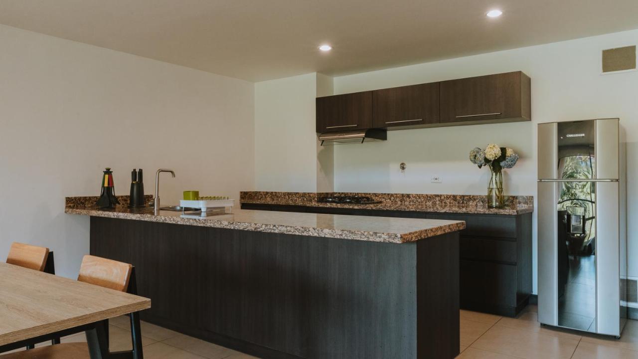 Travelers Rio Verde Living Suites Rionegro Ngoại thất bức ảnh